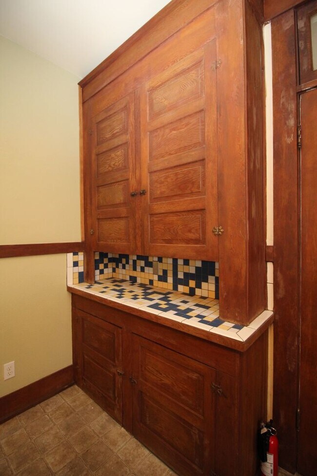 Building Photo - 4033 SE Hawthorne Blvd