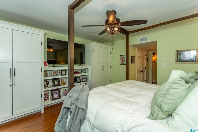 Building Photo - 327 Heath Dr