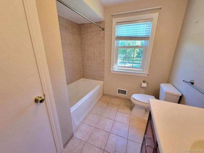 Building Photo - 27 Weathervane Dr