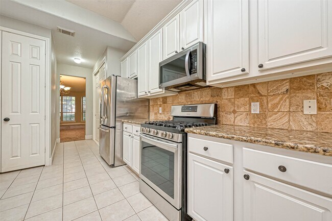 Building Photo - 11011 Sprucedale Ct