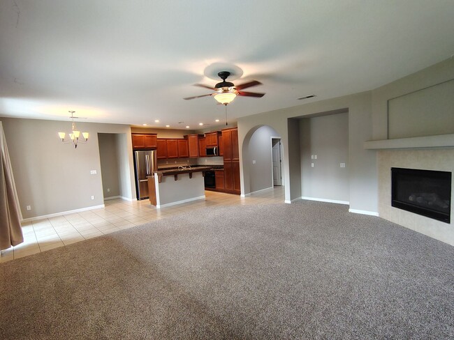 Building Photo - 880 Raccoon Valley Dr