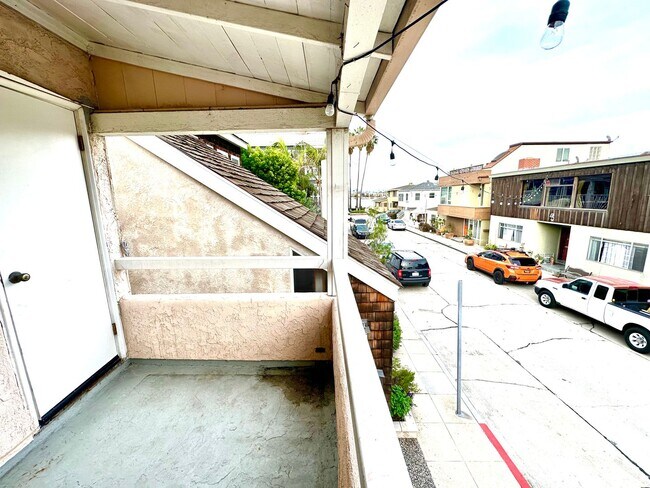 Building Photo - 45 65th Pl