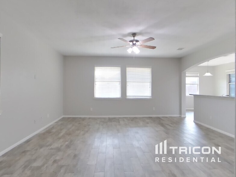 Building Photo - 13610 Kodiak Brown Bear St