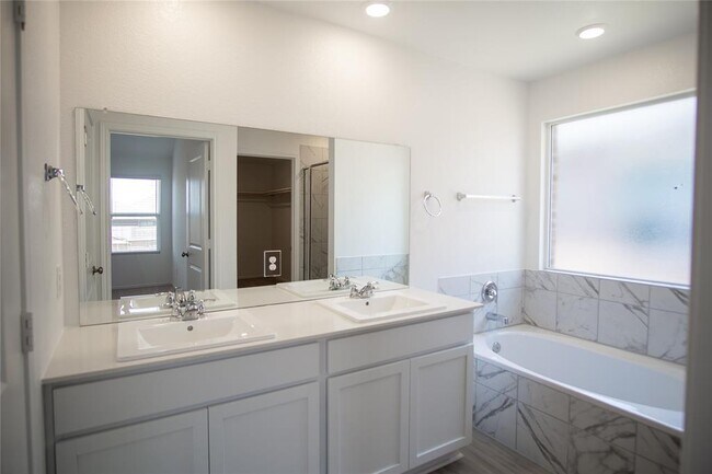 Building Photo - 153 Sormonne Lp