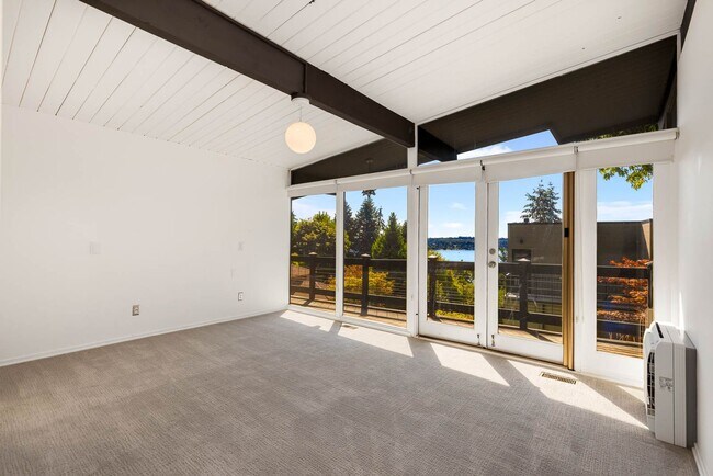 Building Photo - 3515 72nd Ave SE