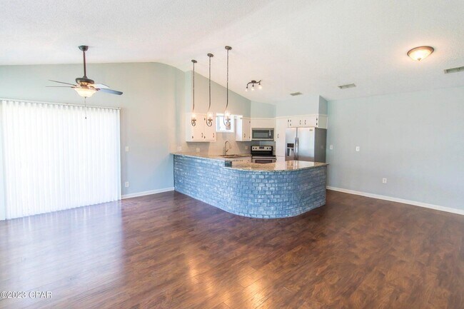Building Photo - 403 E Gulf Blvd