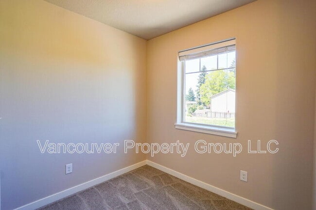 Building Photo - 6125 NE 105th Ave