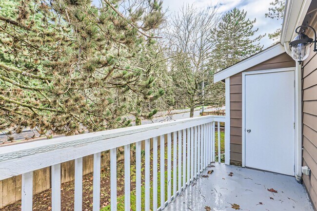 Building Photo - AVAILABLE AUGUST 1, 2026 >> Stunning 2BR/2BA Condo For Rent in Bellevue!! W/S/G Included!!!