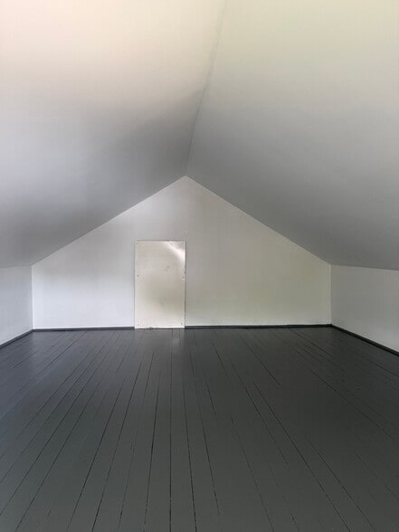 Building Photo - 614 N E St