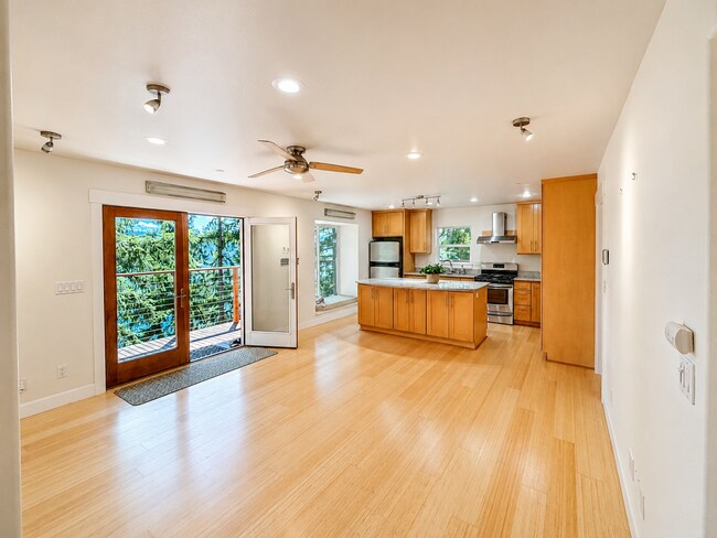 Building Photo - Elevated 2-Bedroom Home with Lake Sammamish Views