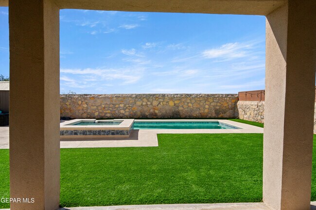 Building Photo - 13232 Emerald Isle St