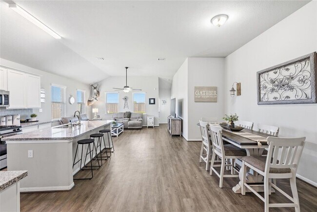 Building Photo - 14815 Rain Tree Dr