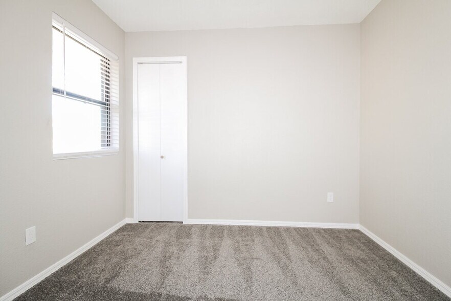 Building Photo - 10321 Koch Dr