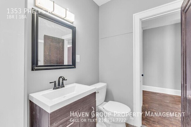 Building Photo - 1353 Phelps Ave