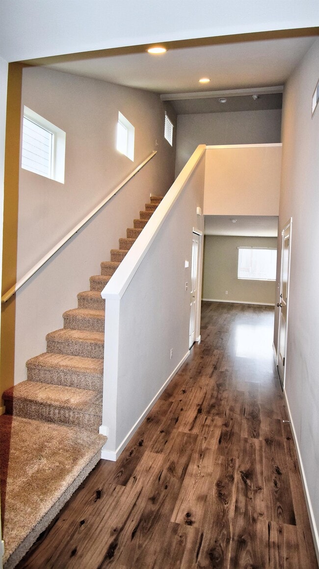 Building Photo - 6923 Sweetgum Ave NE