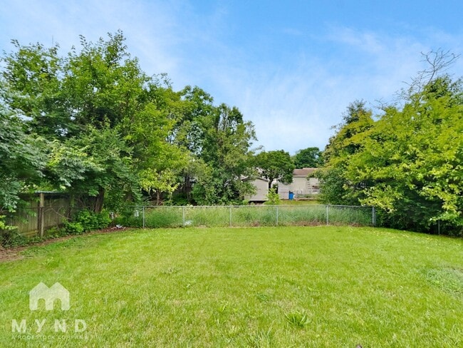 Building Photo - 3035 Falcon Bridge Dr
