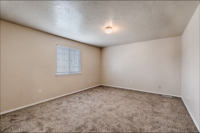 Building Photo - Beautiful home located in sought after Sundance Subdivision