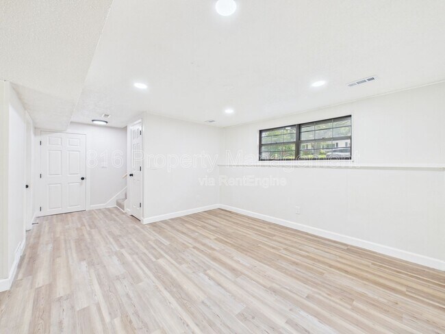 Building Photo - 8622 E 108th Terrace