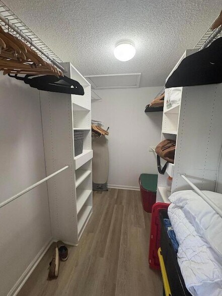 Building Photo - 7275 Summer Tree Dr