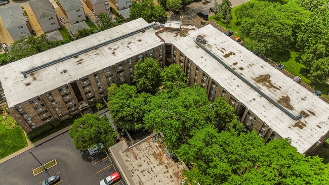 Building Photo - 5306 N Cumberland Ave