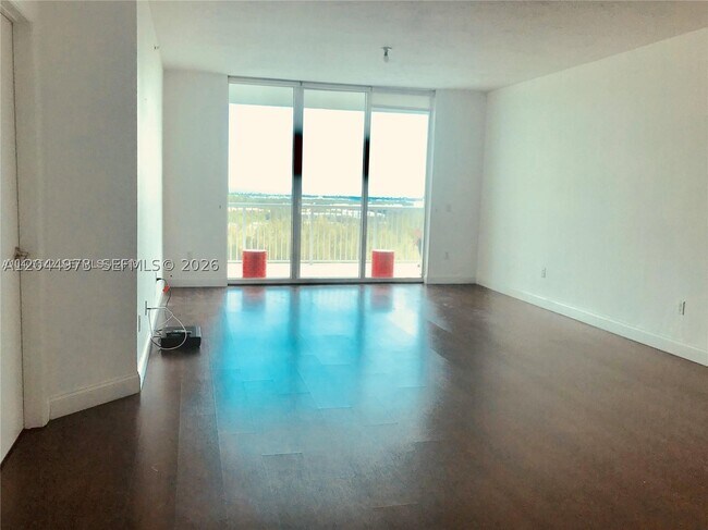 Building Photo - 15051 Royal Oaks Ln