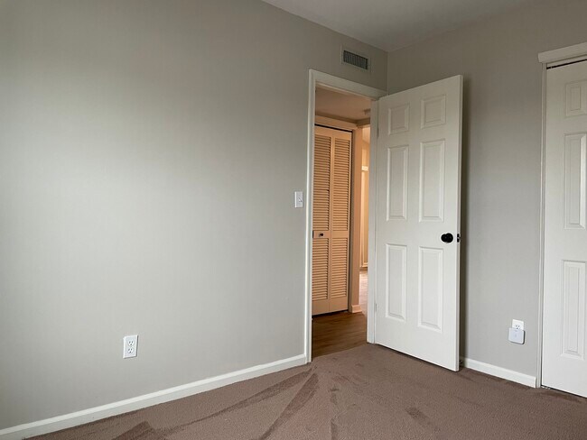 Building Photo - 5223 Breezewood Arch