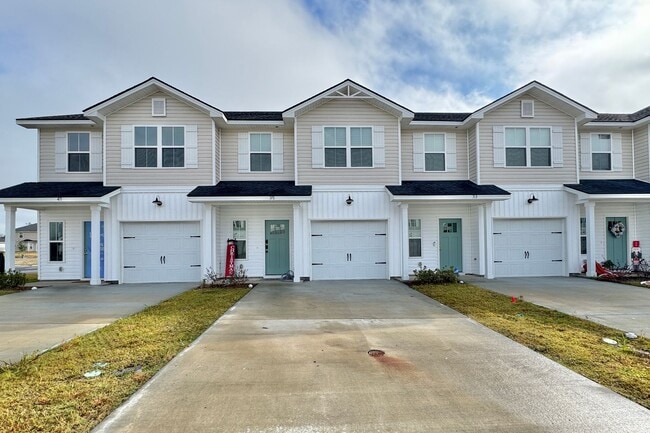 Building Photo - AVAILABLE NOW! (Pet Friendly)