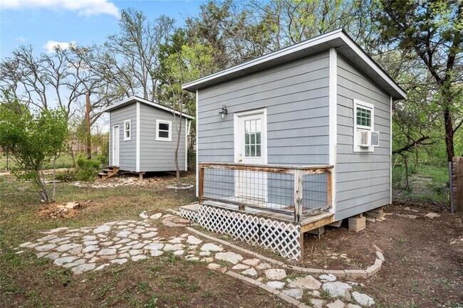 Building Photo - 18000 Lafayette Park Dr