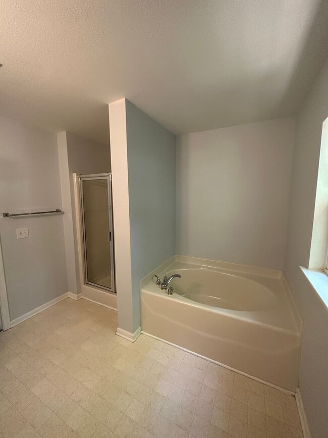 Building Photo - Cute 2BR/2.5BA in Ballantyne
