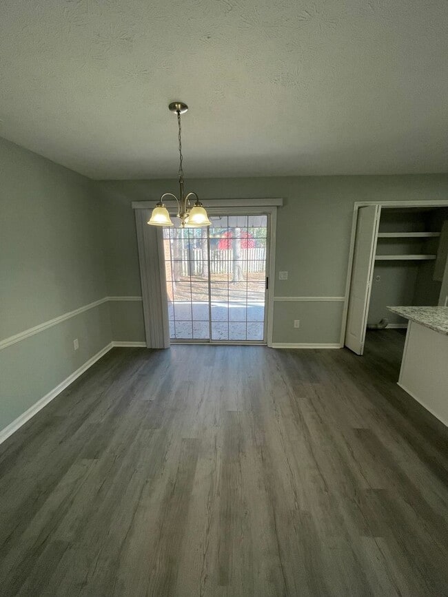 Building Photo - Updated 2BR/2BA Duplex in Downtown Springfield – Modern Finishes & Spacious Layout