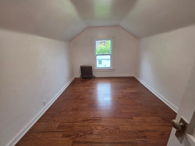 Building Photo - 703 1/2 Waddell Ave