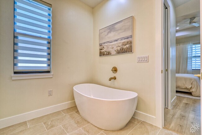 Building Photo - 2215 Amnesty Dr