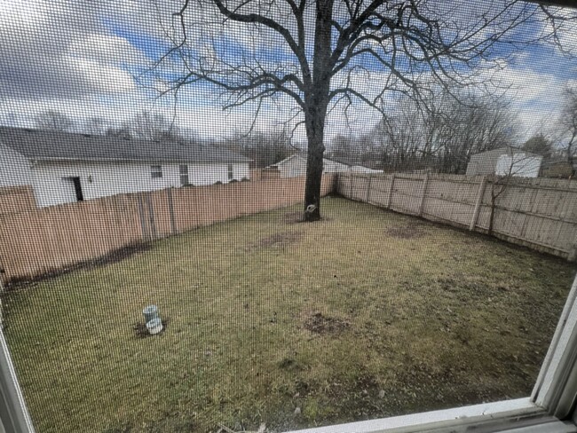 Large Backyard - 273 S Chillicothe St