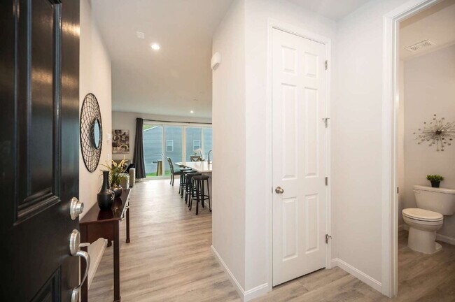 Building Photo - Spacious 3-Bedroom Rental in Sought-After ...