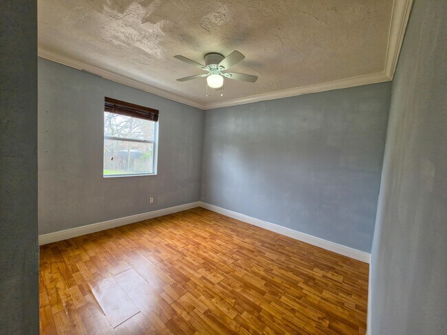 Building Photo - 1204 Sunset Rd