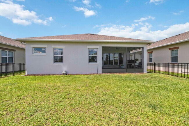 Building Photo - For Rent: Immaculate 3 Bed, 3 Bath + Flex ...