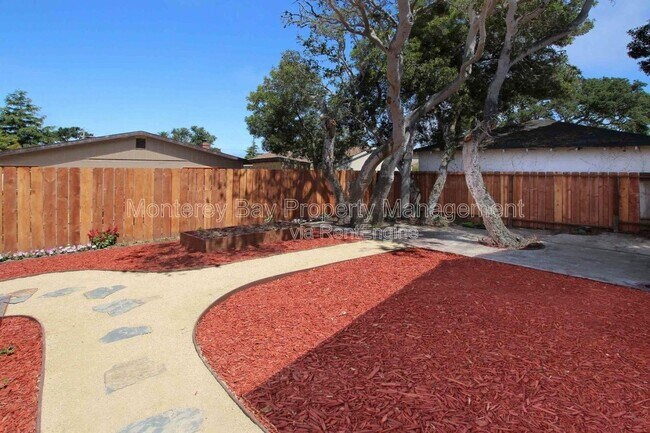 Building Photo - 12 Lilac St