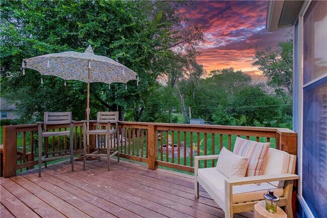 Building Photo - COMING SOON - Adorable Home in Lenexa