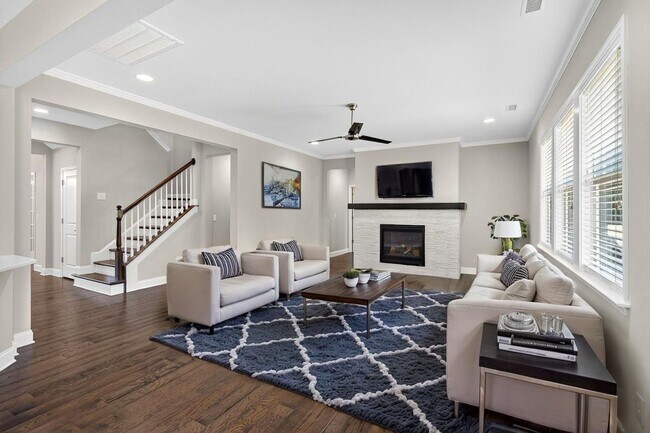 Building Photo - “5-Bedroom Home with Bonus Room & Resort-S...