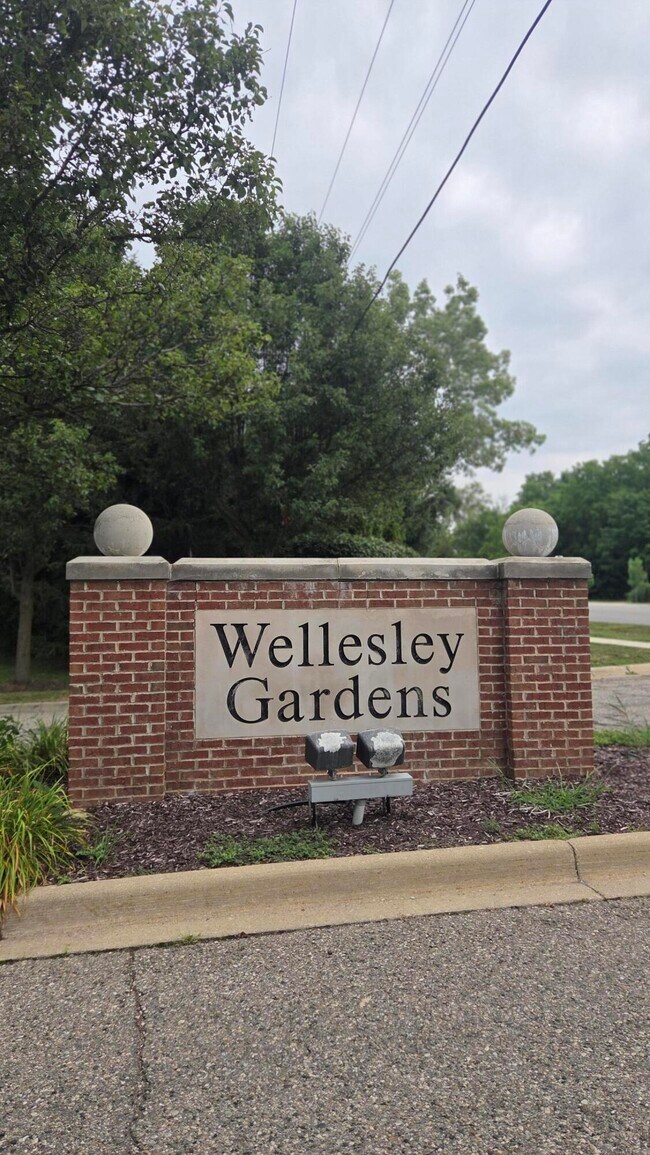 Building Photo - 5722 Wellesley Ln