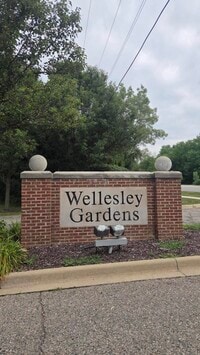 Building Photo - 5722 Wellesley Ln