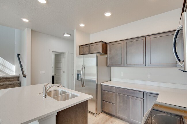 Building Photo - Start your new year in this Gorgeous, Brand new 3 bedroom townhome available today!