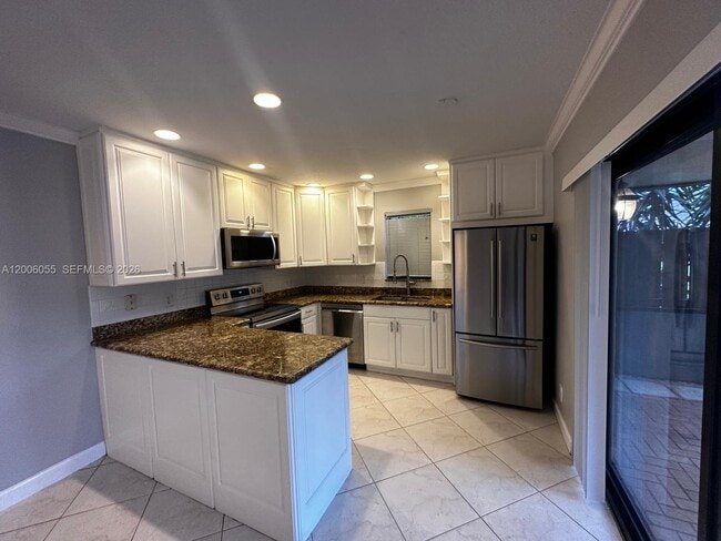 Building Photo - 7671 Courtyard Run W