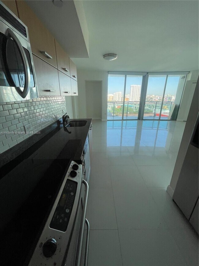 Building Photo - 350 S Miami Ave