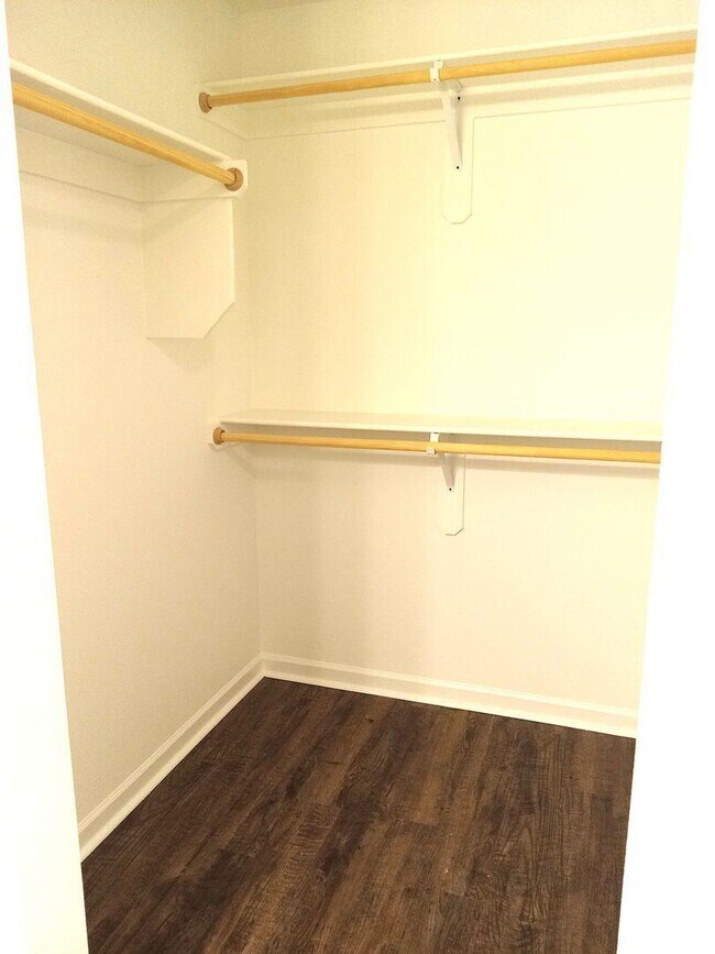 Building Photo - 712 Short Leaf