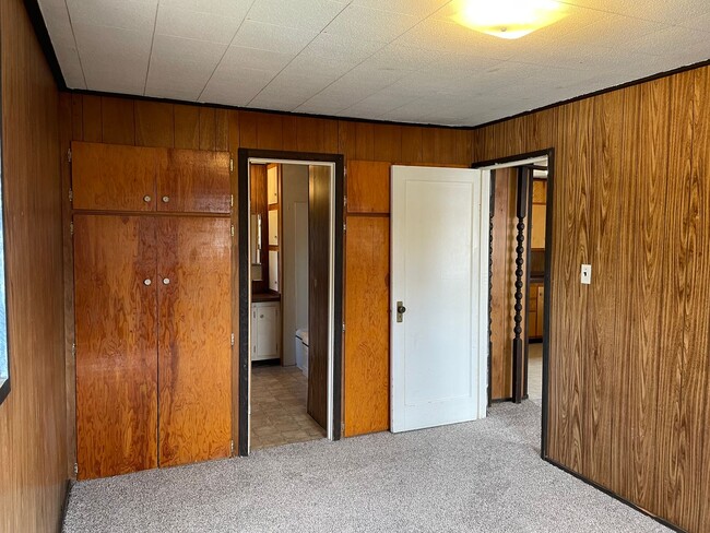 Building Photo - 1 Bedroom Upstairs Apartment-Beautiful Eag...