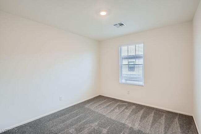Building Photo - 347 Summer Sparrow Ave