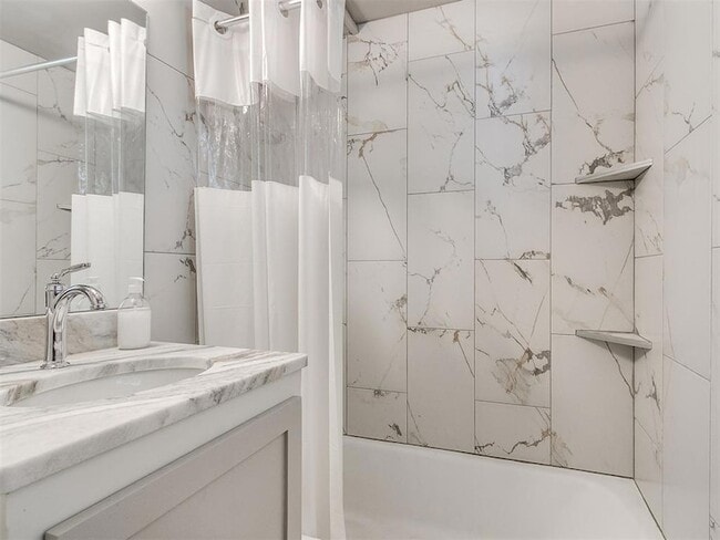 Building Photo - 1223 Monnett Ave