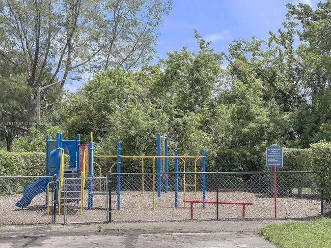 Building Photo - 1201 Lake Victoria Dr