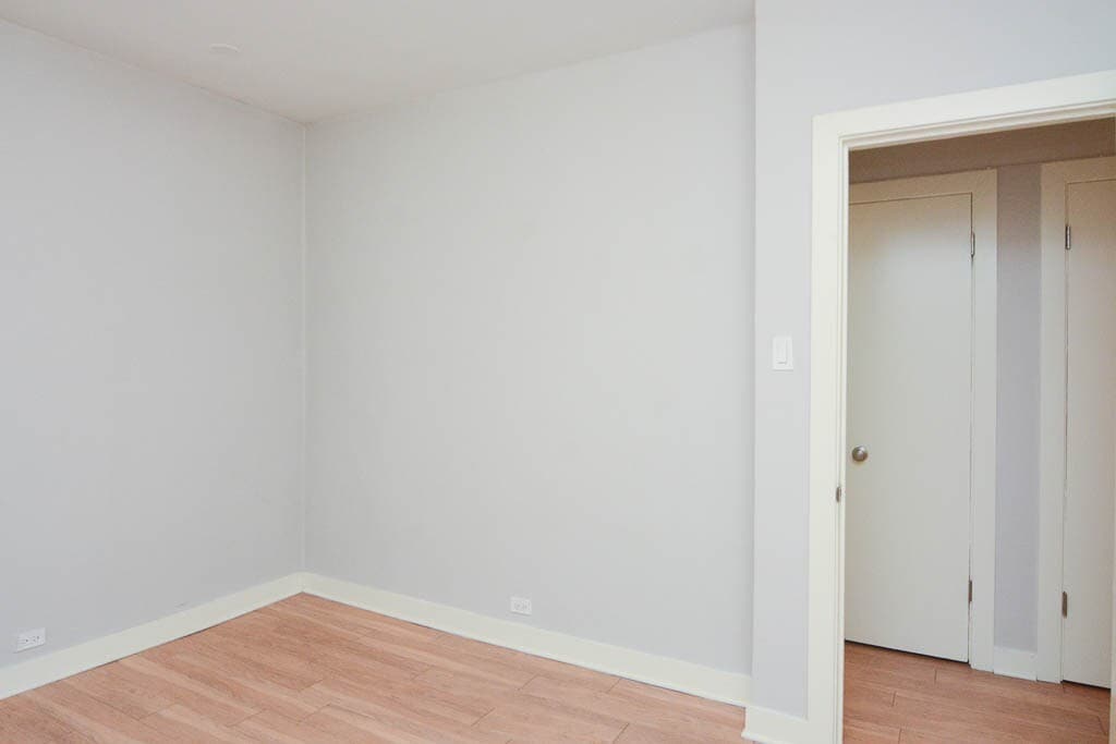 Building Photo - 511 W Belmont Ave